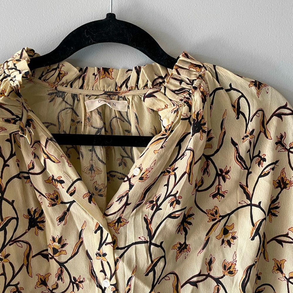 Doen printed button down blouse 100% viscose size S